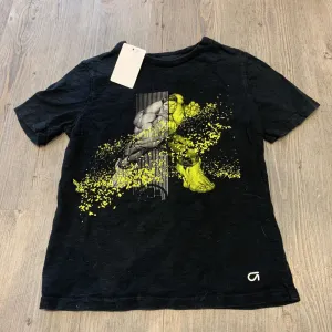 Gap Batman black and yellow tshirt 4T